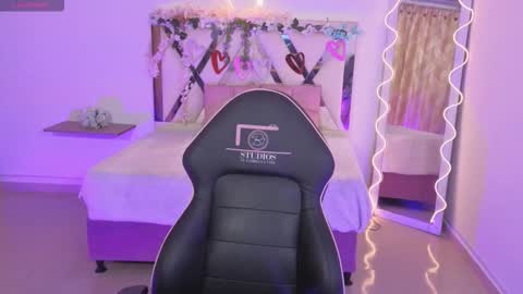 ZURY   online show from October 2025 11:33:02 AM