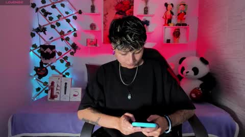 Snapshot of zuryramirez_ chatting on November 2025 10:32:02 PM Zury Ramirez online show from November 2025 10:32:02 PM