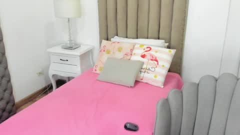 Im Zusan My schedule is from 1030pm to 430 am colombian time online show from April 2026 02:56:01 AM