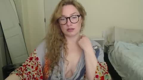 Snapshot of zuzuclaire chatting on March 2026 07:39:01 PM Carly online show from March 2026 07:39:01 PM