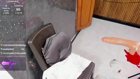 Snapshot of zyle_boobs_ chatting on February 2025 01:55:01 AM ZYLE online show from February 2025 01:55:01 AM