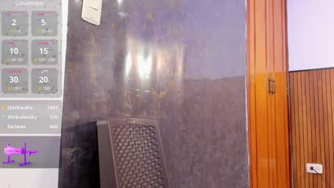 Snapshot of zyle_boobs_ chatting on February 2025 11:08:02 PM ZYLE online show from February 2025 11:08:02 PM