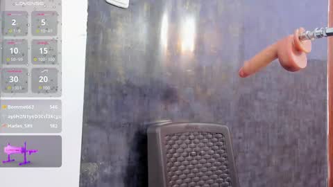 Snapshot of zyle_boobs_ chatting on February 2025 01:13:02 AM ZYLE online show from February 2025 01:13:02 AM