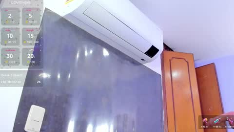 Snapshot of zyle_boobs_ chatting on March 2025 05:08:01 AM ZYLE online show from March 2025 05:08:01 AM