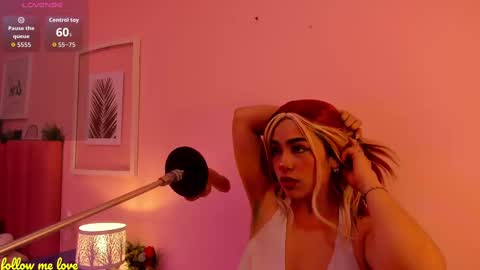 Snapshot of zyle_boobs_ chatting on October 2025 09:51:02 AM ZYLE online show from October 2025 09:51:02 AM