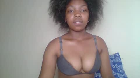 Snapshot of zyraelle_01 chatting on April 2026 08:02:02 AM zyraelle_01 online show from April 2026 08:02:02 AM
