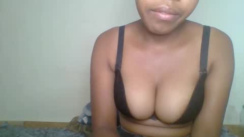 Snapshot of zyraelle_01 chatting on May 2026 08:05:02 PM zyraelle_01 online show from May 2026 08:05:02 PM