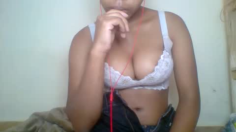 Snapshot of zyraelle_01 chatting on June 2026 05:53:01 AM zyraelle_01 online show from June 2026 05:53:01 AM