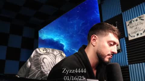 Snapshot of zyzz4444 chatting on January 2025 07:38:02 AM Greek God online show from January 2025 07:38:02 AM