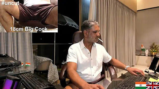 Snapshot of OnlineBossUK chatting on February 2025 05:27:01 PM OnlineBossUK online show from February 2025 05:27:01 PM