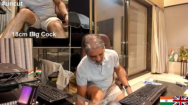 Snapshot of OnlineBossUK chatting on February 2025 03:09:01 PM OnlineBossUK online show from February 2025 03:09:01 PM