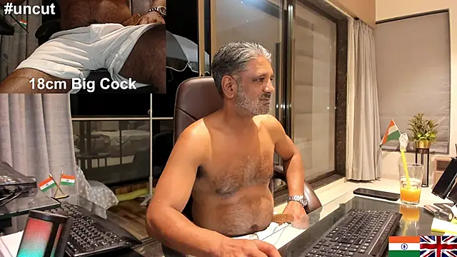 Snapshot of OnlineBossUK chatting on February 2025 01:32:01 AM OnlineBossUK online show from February 2025 01:32:01 AM