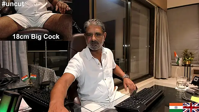 Snapshot of OnlineBossUK chatting on February 2025 01:38:02 PM OnlineBossUK online show from February 2025 01:38:02 PM