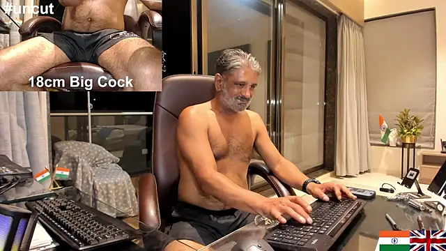 Snapshot of OnlineBossUK chatting on February 2025 04:43:02 PM OnlineBossUK online show from February 2025 04:43:02 PM