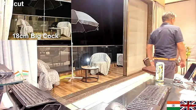 Snapshot of OnlineBossUK chatting on February 2025 10:28:01 PM OnlineBossUK online show from February 2025 10:28:01 PM