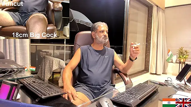 Snapshot of OnlineBossUK chatting on March 2025 04:54:02 PM OnlineBossUK online show from March 2025 04:54:02 PM