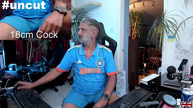 Snapshot of OnlineBossUK chatting on March 2025 01:28:01 AM OnlineBossUK online show from March 2025 01:28:01 AM