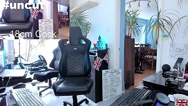 Snapshot of OnlineBossUK chatting on March 2025 03:06:01 PM OnlineBossUK online show from March 2025 03:06:01 PM