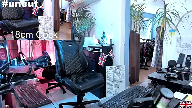 Snapshot of OnlineBossUK chatting on March 2025 08:29:02 AM OnlineBossUK online show from March 2025 08:29:02 AM