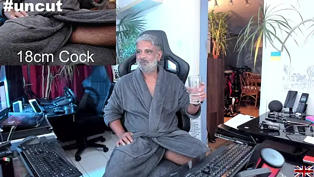 Snapshot of OnlineBossUK chatting on March 2025 11:54:02 PM OnlineBossUK online show from March 2025 11:54:02 PM