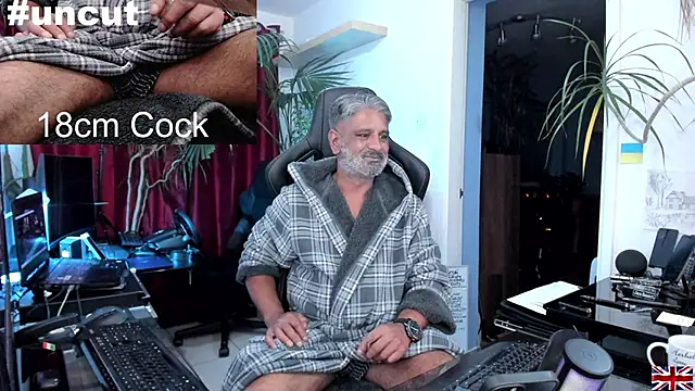 Snapshot of OnlineBossUK chatting on March 2025 10:26:02 PM OnlineBossUK online show from March 2025 10:26:02 PM