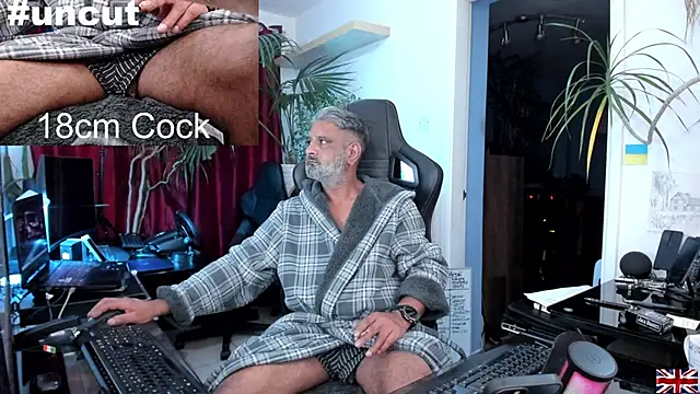 Snapshot of OnlineBossUK chatting on March 2025 01:32:02 AM OnlineBossUK online show from March 2025 01:32:02 AM