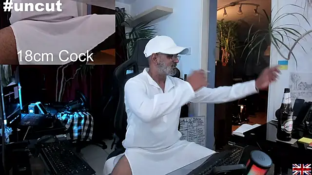 Snapshot of OnlineBossUK chatting on March 2025 10:07:02 PM OnlineBossUK online show from March 2025 10:07:02 PM