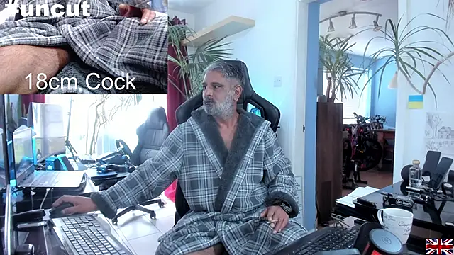 Snapshot of OnlineBossUK chatting on March 2025 04:04:01 PM OnlineBossUK online show from March 2025 04:04:01 PM