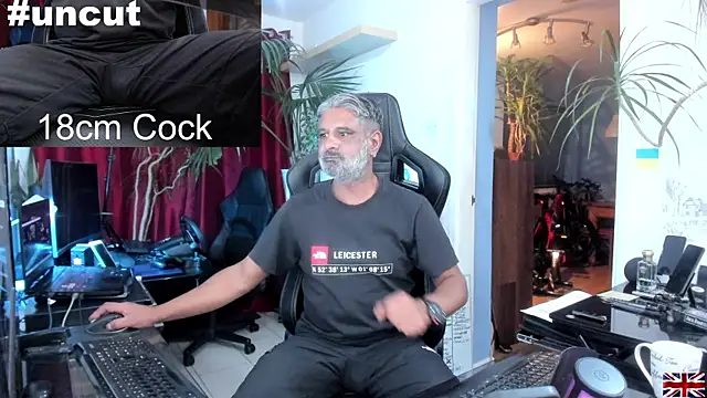 Snapshot of OnlineBossUK chatting on March 2025 07:31:02 PM OnlineBossUK online show from March 2025 07:31:02 PM