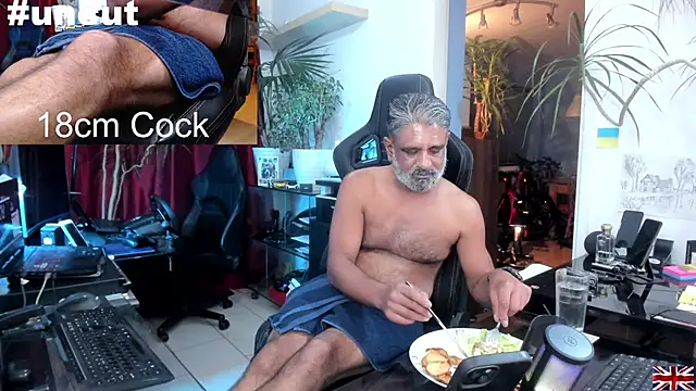 Snapshot of OnlineBossUK chatting on March 2025 05:10:02 AM OnlineBossUK online show from March 2025 05:10:02 AM