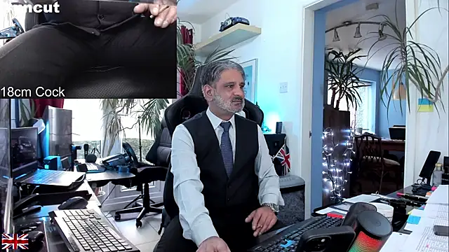 Snapshot of OnlineBossUK chatting on September 2025 05:46:02 PM OnlineBossUK online show from September 2025 05:46:02 PM