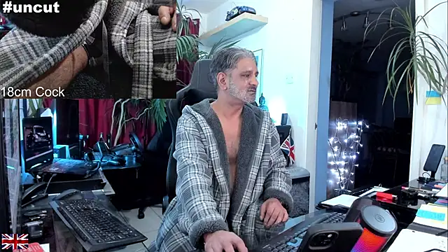 Snapshot of OnlineBossUK chatting on September 2025 08:53:01 PM OnlineBossUK online show from September 2025 08:53:01 PM