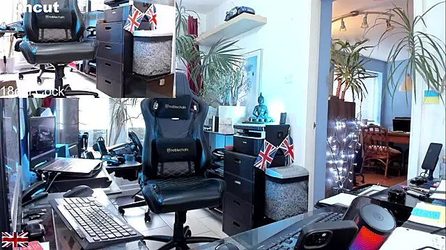 Snapshot of OnlineBossUK chatting on September 2025 05:58:01 PM OnlineBossUK online show from September 2025 05:58:01 PM