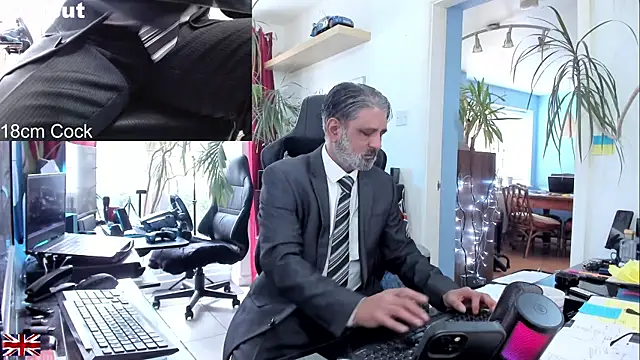 Snapshot of OnlineBossUK chatting on September 2025 12:10:01 PM OnlineBossUK online show from September 2025 12:10:01 PM