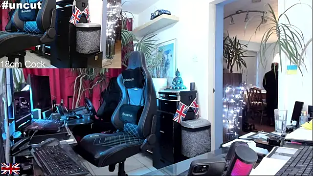 Snapshot of OnlineBossUK chatting on October 2025 06:23:01 AM OnlineBossUK online show from October 2025 06:23:01 AM