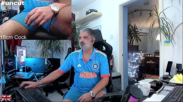 Snapshot of OnlineBossUK chatting on October 2025 05:15:02 PM OnlineBossUK online show from October 2025 05:15:02 PM