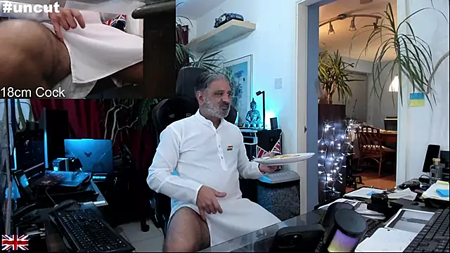 Snapshot of OnlineBossUK chatting on October 2025 09:04:02 PM OnlineBossUK online show from October 2025 09:04:02 PM