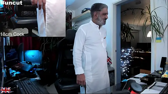 Snapshot of OnlineBossUK chatting on October 2025 05:28:01 PM OnlineBossUK online show from October 2025 05:28:01 PM