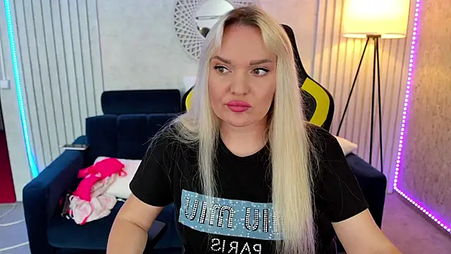 Snapshot of MissyMartinez chatting on June 2026 06:36:02 AM MissyMartinez online show from June 2026 06:36:02 AM
