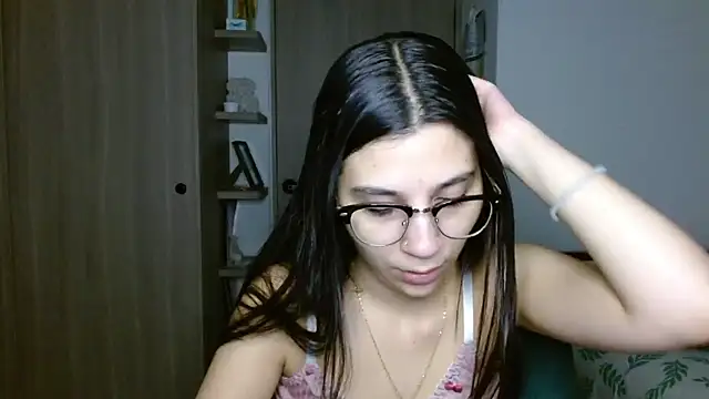 mia  lopez  online show from December 2025 02:06:02 AM