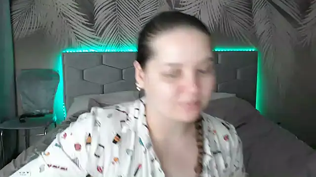 uliastar online show from February 2025 01:48:02 PM