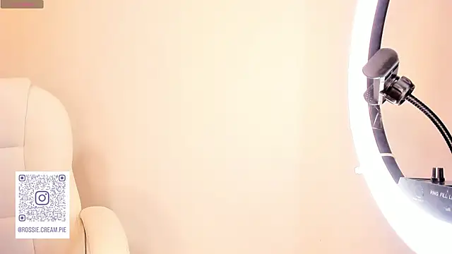 Petit-Rosse online show from February 2025 02:40:01 AM