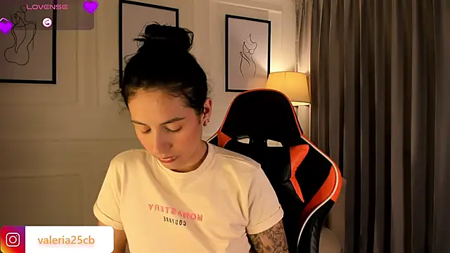 valeriia25  online show from March 2025 10:52:02 PM