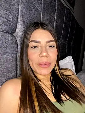 Snapshot of martina_contreras chatting on October 2025 05:10:01 AM martina contreras online show from October 2025 05:10:01 AM