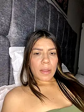 Snapshot of martina_contreras chatting on October 2025 07:10:02 AM martina contreras online show from October 2025 07:10:02 AM