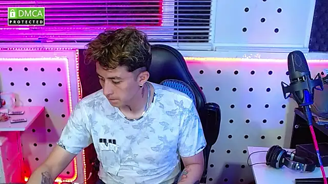 Darko0717 online show from October 2025 01:56:01 PM