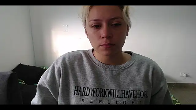 MommyMiaWs online show from February 2025 12:33:01 PM