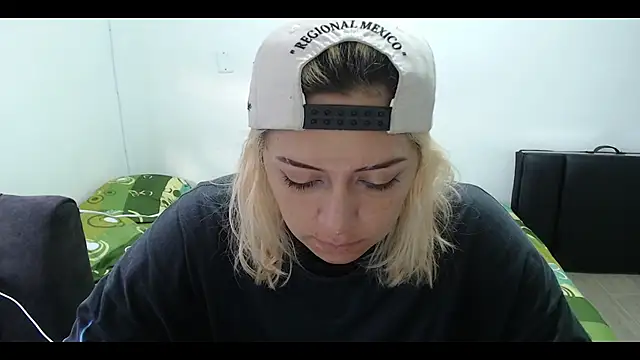 MommyMiaWs online show from February 2025 12:17:02 PM