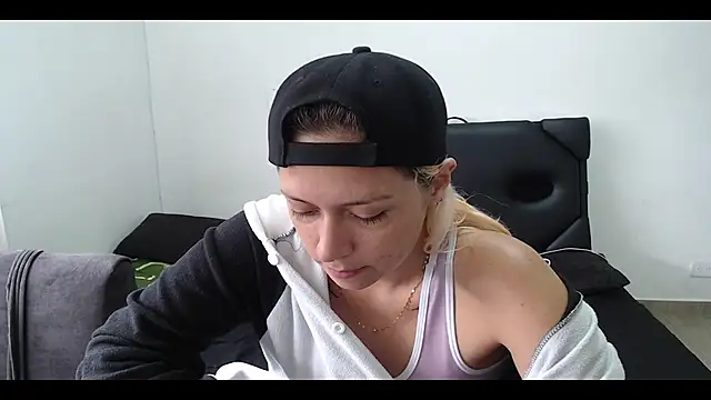 MommyMiaWs online show from February 2025 04:31:02 PM