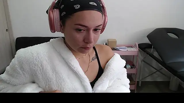 MommyMiaWs online show from March 2025 04:24:01 PM